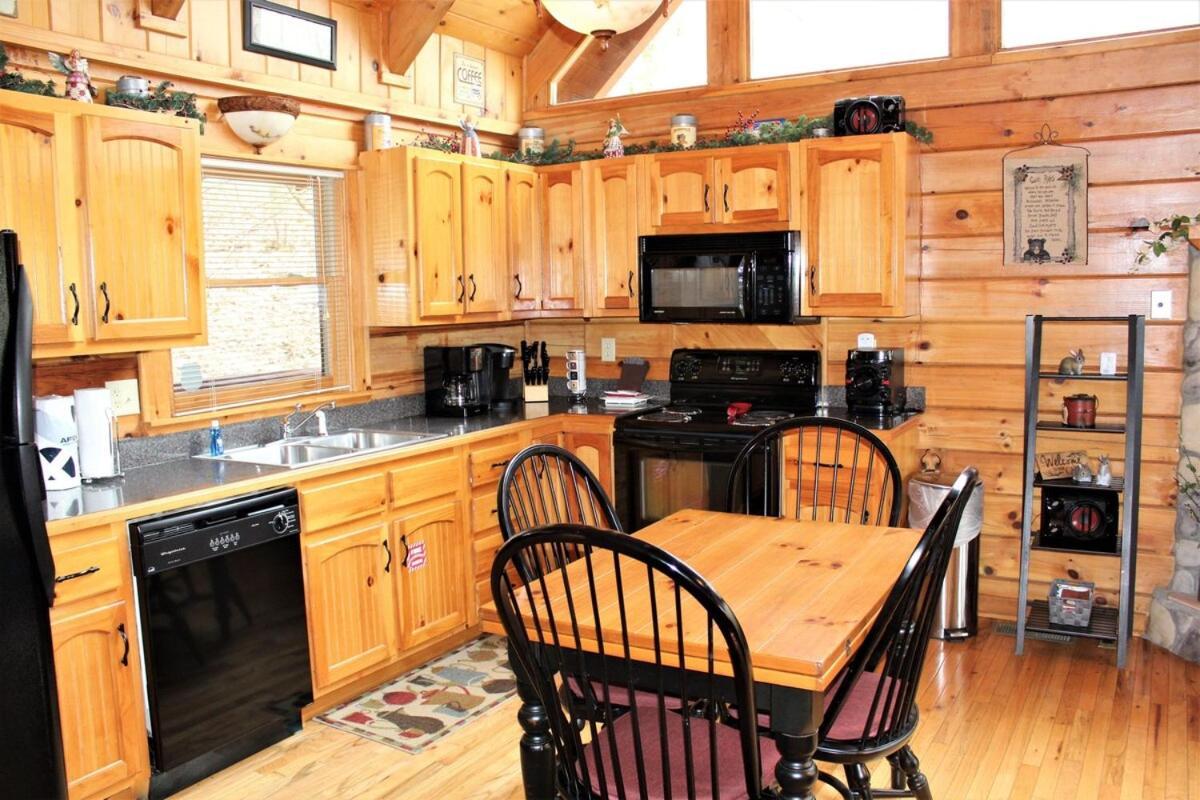 Mountain Joy -Private Treehouse Style Cabin That Sleeps 4-Free Tickets Gatlinburg Eksteriør bilde