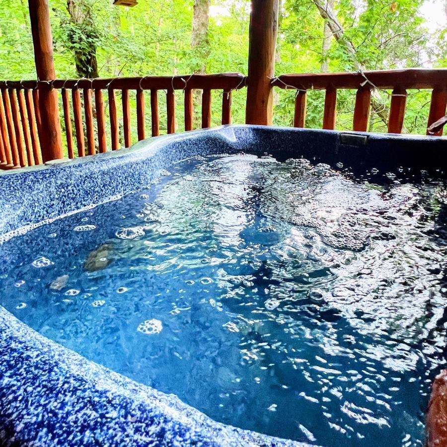 Mountain Joy -Private Treehouse Style Cabin That Sleeps 4-Free Tickets Gatlinburg Eksteriør bilde